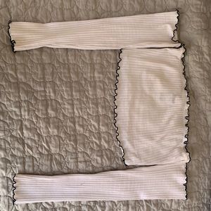 Off the shoulder lettuce edge long sleeve crop top